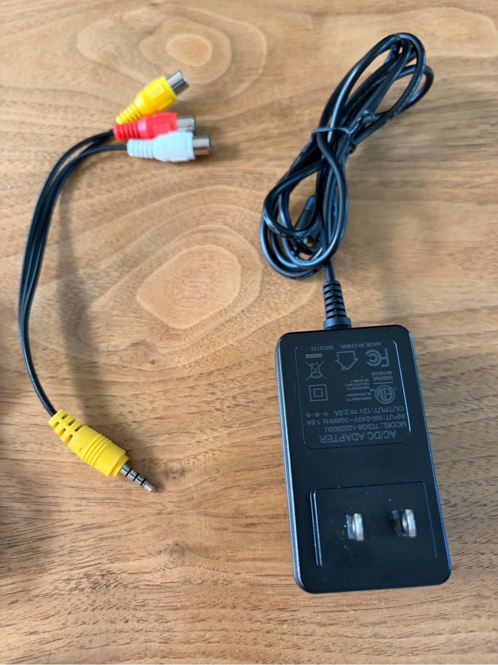 PVO Mini LED Projector - Picture 9 of 14